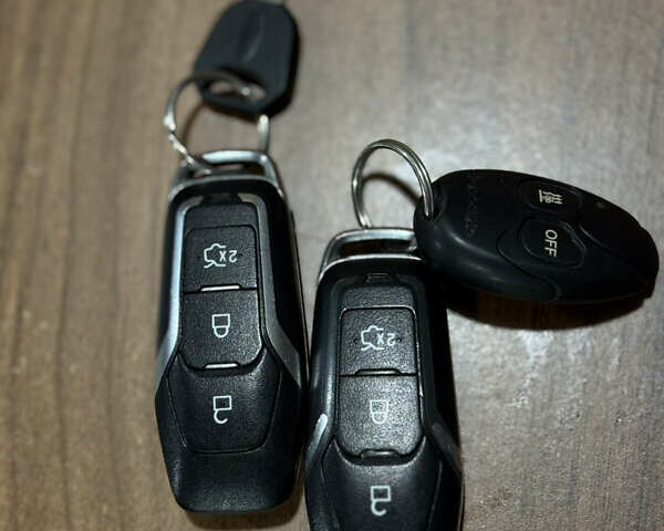 Чорний Форд Едж, об'ємом двигуна 2 л та пробігом 183 тис. км за 18500 $, фото 31 на Automoto.ua