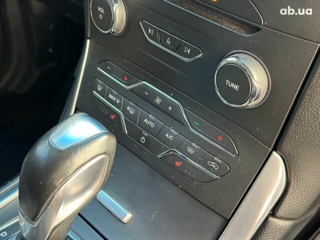 Чорний Форд Едж, об'ємом двигуна 2 л та пробігом 131 тис. км за 20480 $, фото 26 на Automoto.ua