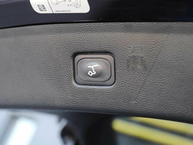 Черный Форд Эдж, объемом двигателя 2 л и пробегом 88 тыс. км за 19700 $, фото 7 на Automoto.ua