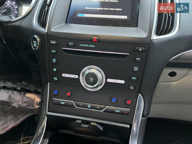 Чорний Форд Едж, об'ємом двигуна 2 л та пробігом 153 тис. км за 13700 $, фото 12 на Automoto.ua