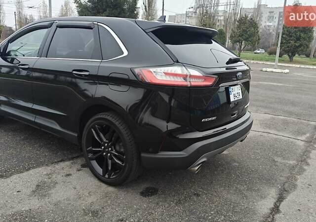 Черный Форд Эдж, объемом двигателя 2 л и пробегом 80 тыс. км за 19999 $, фото 3 на Automoto.ua