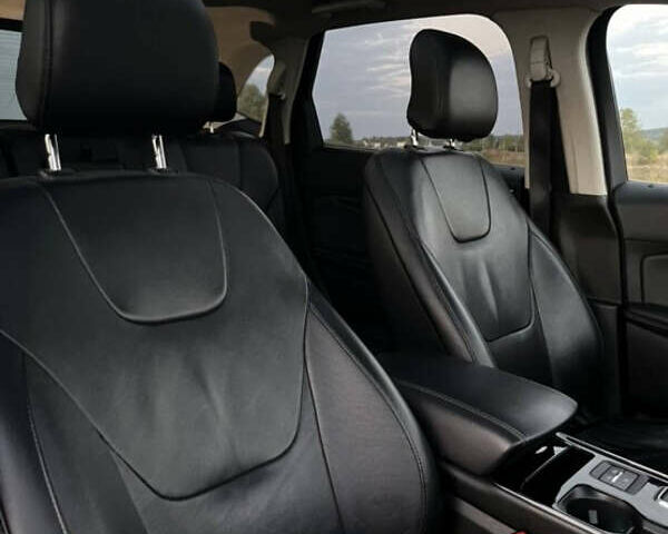 Черный Форд Эдж, объемом двигателя 2 л и пробегом 137 тыс. км за 27500 $, фото 5 на Automoto.ua