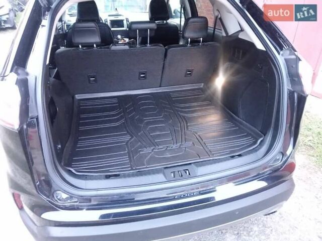 Черный Форд Эдж, объемом двигателя 2 л и пробегом 186 тыс. км за 17700 $, фото 1 на Automoto.ua