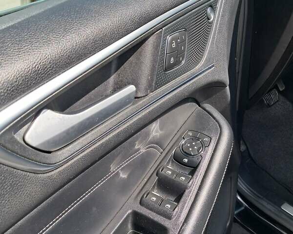 Чорний Форд Едж, об'ємом двигуна 2 л та пробігом 124 тис. км за 21200 $, фото 5 на Automoto.ua