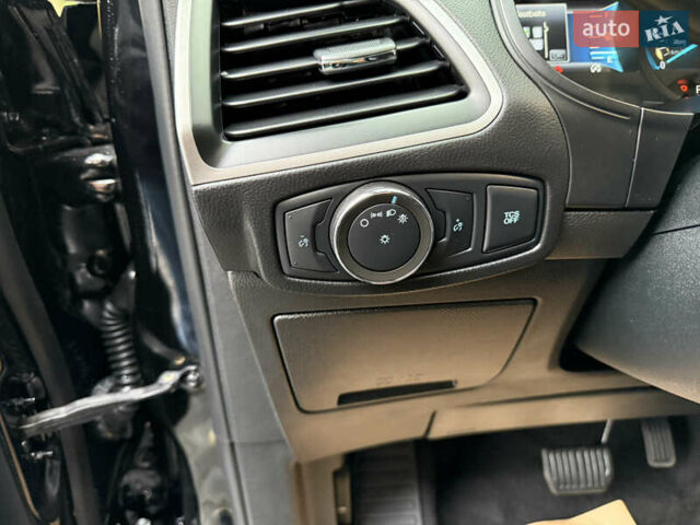 Черный Форд Эдж, объемом двигателя 2 л и пробегом 92 тыс. км за 21700 $, фото 37 на Automoto.ua