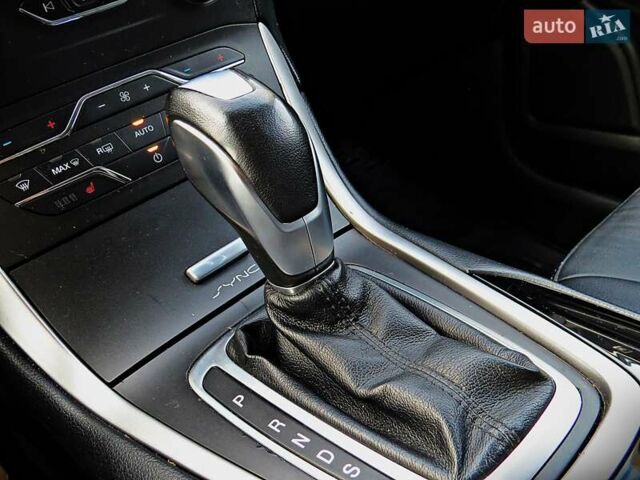 Красный Форд Эдж, объемом двигателя 2 л и пробегом 89 тыс. км за 14300 $, фото 13 на Automoto.ua