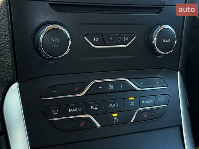 Красный Форд Эдж, объемом двигателя 2 л и пробегом 112 тыс. км за 14999 $, фото 13 на Automoto.ua