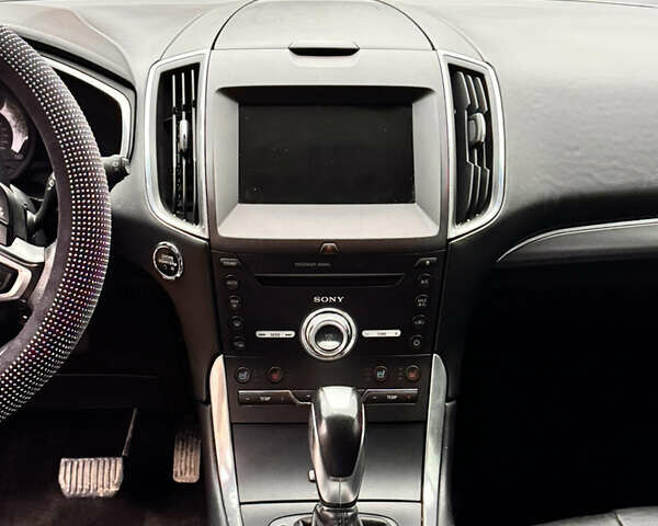 Красный Форд Эдж, объемом двигателя 2 л и пробегом 168 тыс. км за 20000 $, фото 4 на Automoto.ua