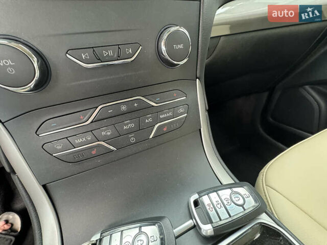 Червоний Форд Едж, об'ємом двигуна 2 л та пробігом 70 тис. км за 19500 $, фото 26 на Automoto.ua