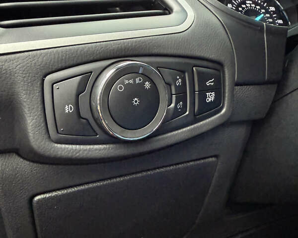 Красный Форд Эдж, объемом двигателя 2 л и пробегом 16 тыс. км за 24000 $, фото 41 на Automoto.ua