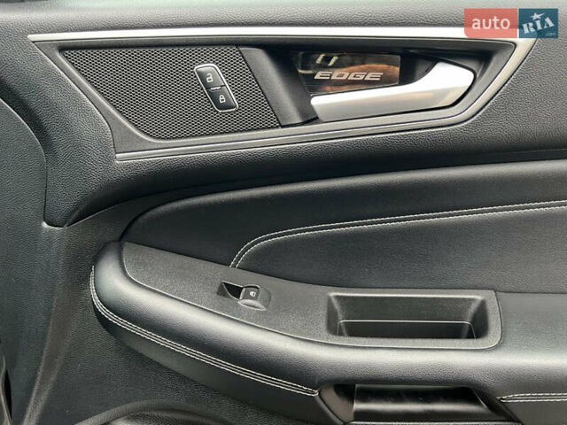 Сірий Форд Едж, об'ємом двигуна 2 л та пробігом 99 тис. км за 18999 $, фото 47 на Automoto.ua