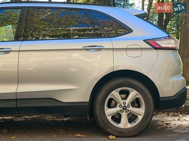 Сірий Форд Едж, об'ємом двигуна 2 л та пробігом 284 тис. км за 11999 $, фото 4 на Automoto.ua