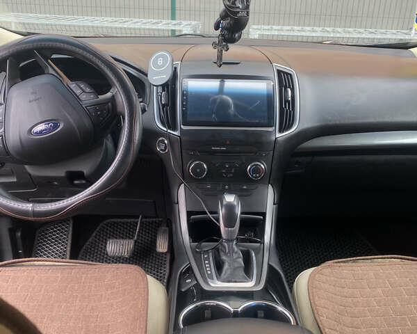 Сірий Форд Едж, об'ємом двигуна 2 л та пробігом 161 тис. км за 12600 $, фото 6 на Automoto.ua