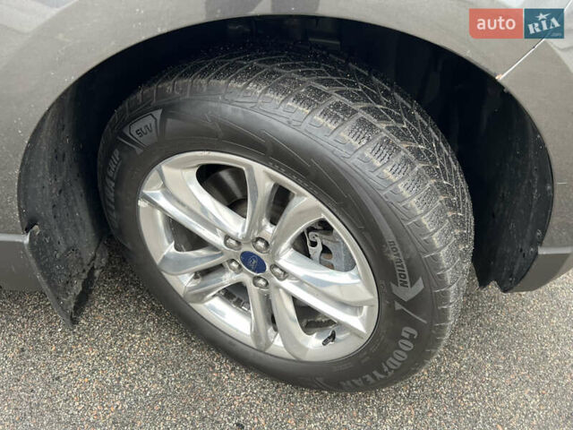 Сірий Форд Едж, об'ємом двигуна 2 л та пробігом 99 тис. км за 18999 $, фото 16 на Automoto.ua