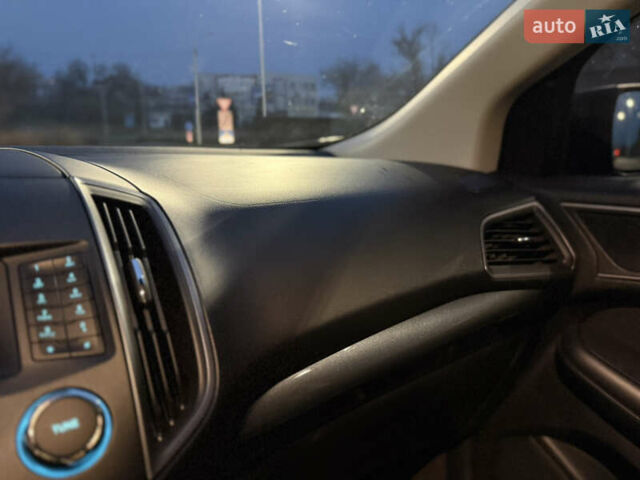 Сірий Форд Едж, об'ємом двигуна 2 л та пробігом 54 тис. км за 14800 $, фото 59 на Automoto.ua