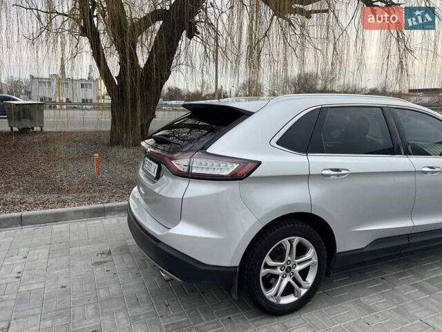 Сірий Форд Едж, об'ємом двигуна 2 л та пробігом 169 тис. км за 17500 $, фото 5 на Automoto.ua