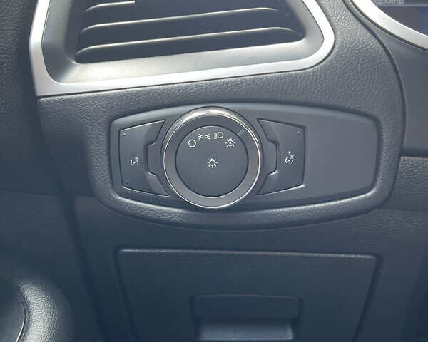 Серый Форд Эдж, объемом двигателя 2 л и пробегом 160 тыс. км за 19400 $, фото 12 на Automoto.ua