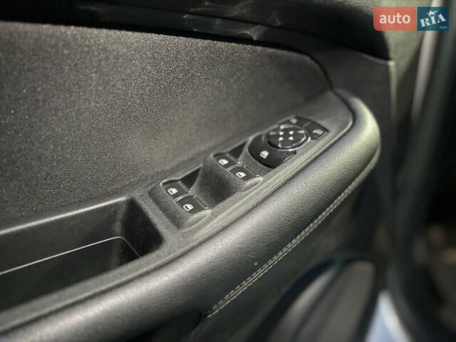 Сірий Форд Едж, об'ємом двигуна 2 л та пробігом 54 тис. км за 14800 $, фото 54 на Automoto.ua