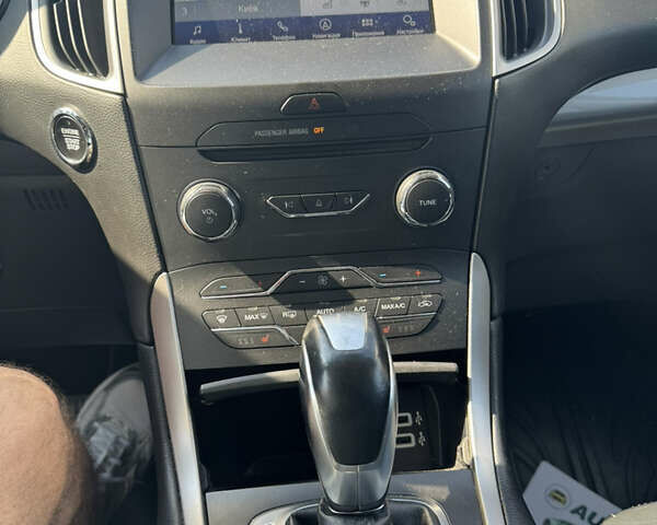 Серый Форд Эдж, объемом двигателя 2 л и пробегом 109 тыс. км за 15900 $, фото 5 на Automoto.ua