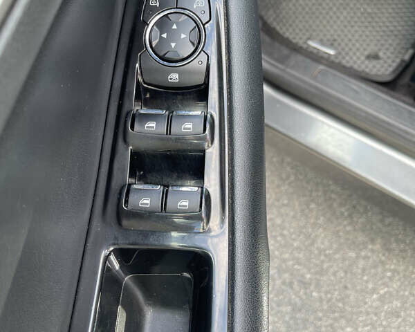 Серый Форд Эдж, объемом двигателя 2 л и пробегом 160 тыс. км за 19400 $, фото 13 на Automoto.ua