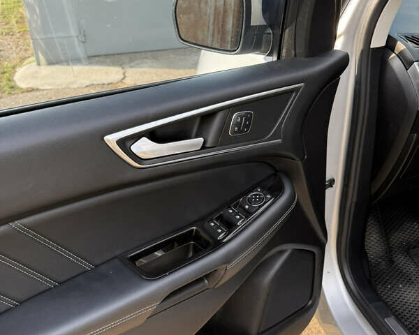 Серый Форд Эдж, объемом двигателя 2.7 л и пробегом 68 тыс. км за 18800 $, фото 7 на Automoto.ua