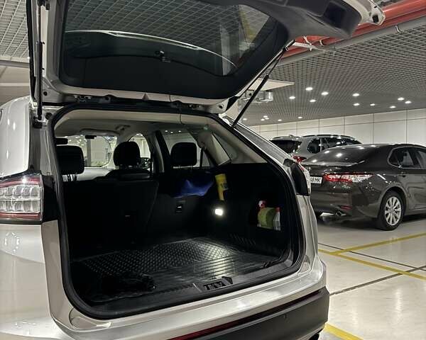 Сірий Форд Едж, об'ємом двигуна 2 л та пробігом 82 тис. км за 18500 $, фото 5 на Automoto.ua