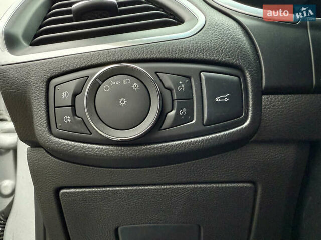 Серый Форд Эдж, объемом двигателя 2 л и пробегом 204 тыс. км за 19500 $, фото 26 на Automoto.ua