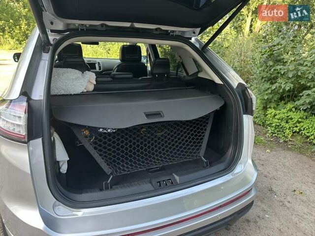 Сірий Форд Едж, об'ємом двигуна 2 л та пробігом 142 тис. км за 19000 $, фото 13 на Automoto.ua