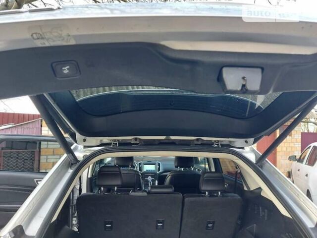 Сірий Форд Едж, об'ємом двигуна 2 л та пробігом 127 тис. км за 20000 $, фото 4 на Automoto.ua