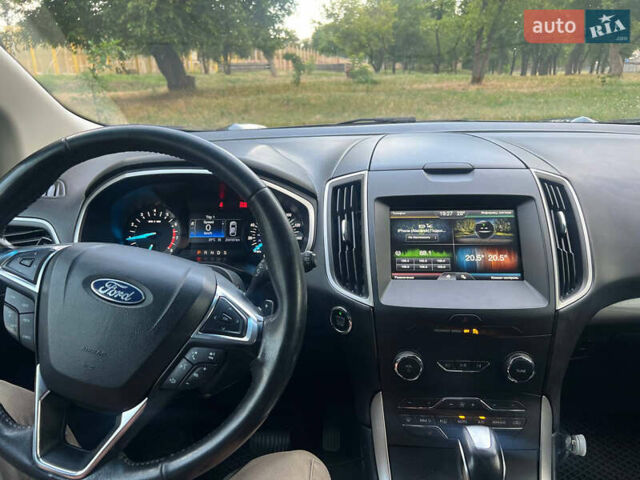 Серый Форд Эдж, объемом двигателя 2 л и пробегом 202 тыс. км за 15500 $, фото 6 на Automoto.ua
