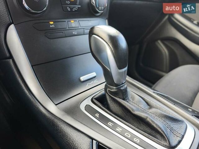 Сірий Форд Едж, об'ємом двигуна 2 л та пробігом 115 тис. км за 14500 $, фото 26 на Automoto.ua