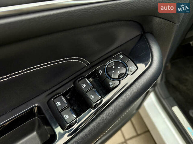 Серый Форд Эдж, объемом двигателя 2 л и пробегом 204 тыс. км за 19500 $, фото 42 на Automoto.ua