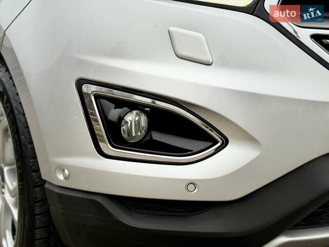 Серый Форд Эдж, объемом двигателя 2 л и пробегом 204 тыс. км за 19500 $, фото 14 на Automoto.ua