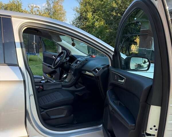 Серый Форд Эдж, объемом двигателя 2 л и пробегом 53 тыс. км за 15900 $, фото 7 на Automoto.ua