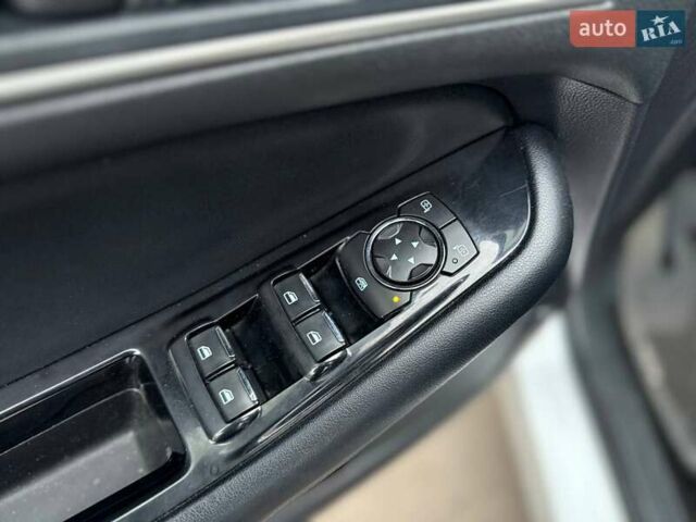 Серый Форд Эдж, объемом двигателя 2 л и пробегом 95 тыс. км за 16990 $, фото 13 на Automoto.ua