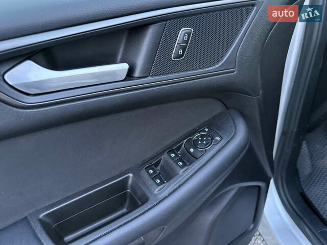 Сірий Форд Едж, об'ємом двигуна 2 л та пробігом 55 тис. км за 15000 $, фото 38 на Automoto.ua