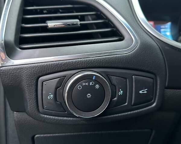 Серый Форд Эдж, объемом двигателя 2 л и пробегом 109 тыс. км за 21000 $, фото 20 на Automoto.ua