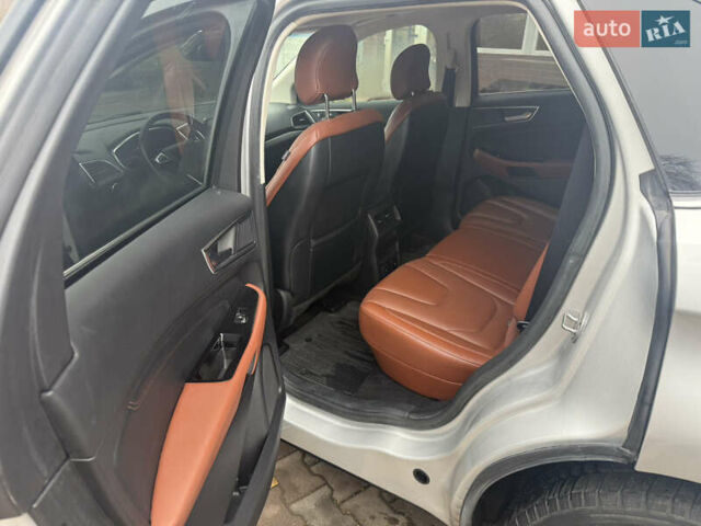 Серый Форд Эдж, объемом двигателя 2 л и пробегом 189 тыс. км за 17000 $, фото 7 на Automoto.ua