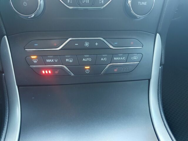 Серый Форд Эдж, объемом двигателя 2 л и пробегом 229 тыс. км за 15000 $, фото 7 на Automoto.ua