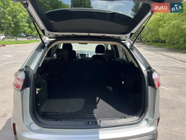 Серый Форд Эдж, объемом двигателя 2 л и пробегом 210 тыс. км за 19000 $, фото 11 на Automoto.ua