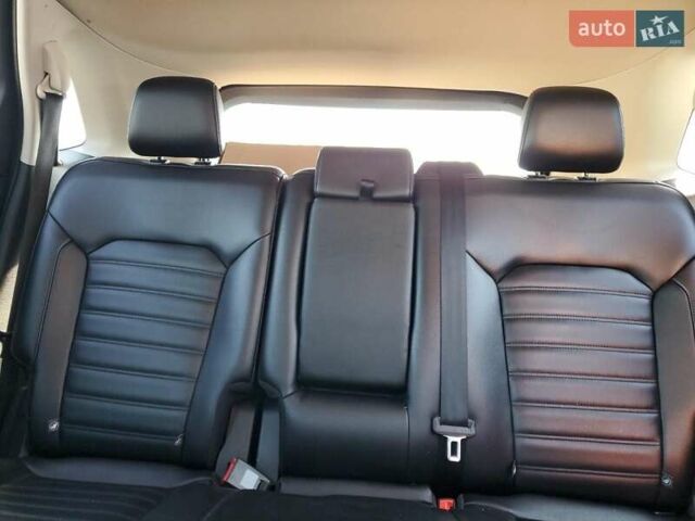 Серый Форд Эдж, объемом двигателя 2 л и пробегом 143 тыс. км за 3600 $, фото 9 на Automoto.ua