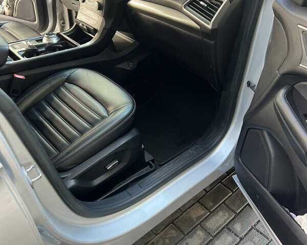 Серый Форд Эдж, объемом двигателя 2 л и пробегом 210 тыс. км за 19000 $, фото 8 на Automoto.ua