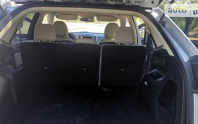 Серый Форд Эдж, объемом двигателя 2 л и пробегом 113 тыс. км за 20100 $, фото 4 на Automoto.ua