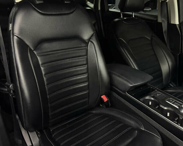 Сірий Форд Едж, об'ємом двигуна 2 л та пробігом 111 тис. км за 19999 $, фото 18 на Automoto.ua