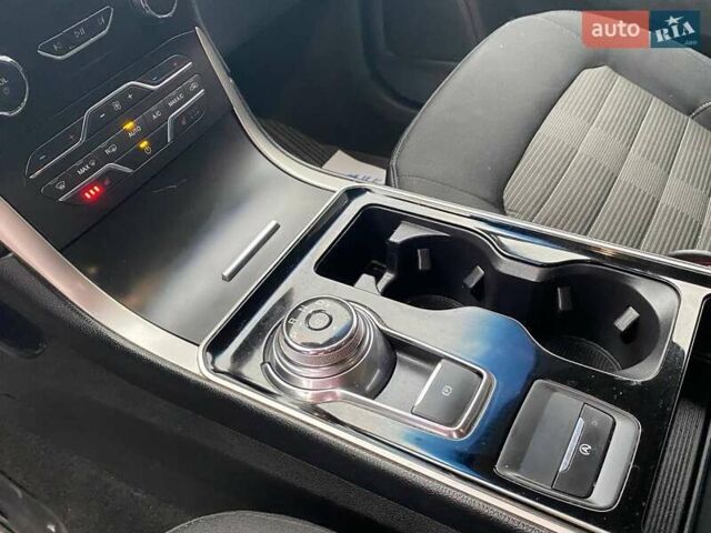 Серый Форд Эдж, объемом двигателя 2 л и пробегом 79 тыс. км за 23500 $, фото 13 на Automoto.ua