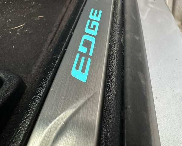 Серый Форд Эдж, объемом двигателя 2 л и пробегом 136 тыс. км за 18500 $, фото 5 на Automoto.ua