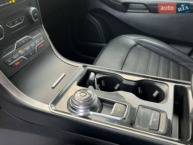 Серый Форд Эдж, объемом двигателя 2 л и пробегом 167 тыс. км за 14300 $, фото 14 на Automoto.ua