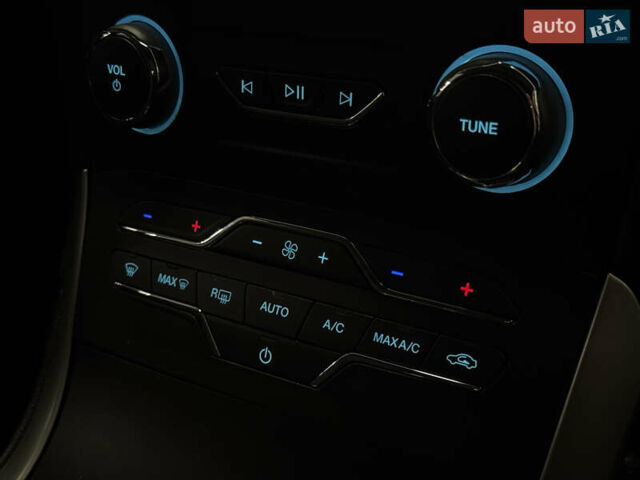 Сірий Форд Едж, об'ємом двигуна 2 л та пробігом 65 тис. км за 17499 $, фото 35 на Automoto.ua