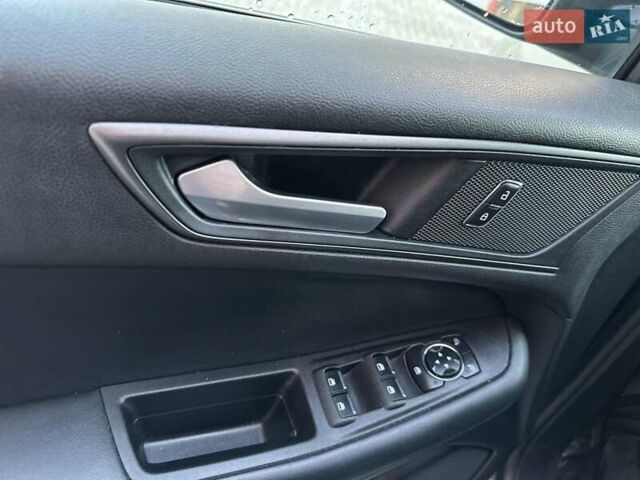 Серый Форд Эдж, объемом двигателя 2 л и пробегом 149 тыс. км за 16500 $, фото 4 на Automoto.ua