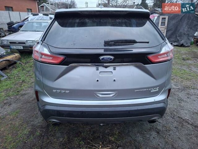 Сірий Форд Едж, об'ємом двигуна 2 л та пробігом 130 тис. км за 13900 $, фото 3 на Automoto.ua